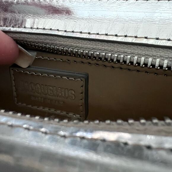 GIFTABLE NWT JACQUEMUS Le Ciuciu metallic silver leather shoulder bag PRISTINE - Picture 15 of 16